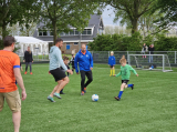 Laatste training S.K.N.W.K. JO7-1 (partijtje tegen de ouders) van maandag 27 mei 2024 (40/180)